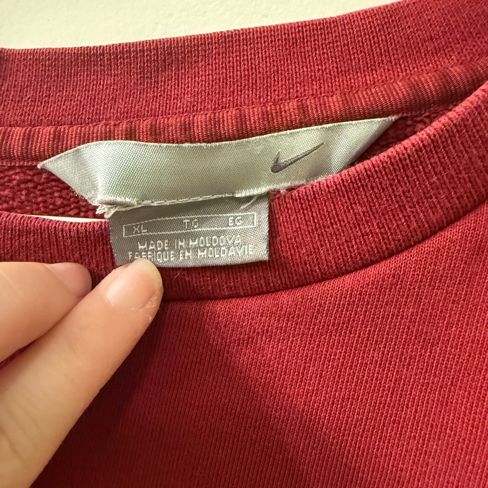 Vintage Nike Men's Crimson Crewneck Sweater - Picture 2 of 3